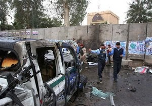 У входа в Зеленую зону Багдада террорист-смертник взорвал автомобиль