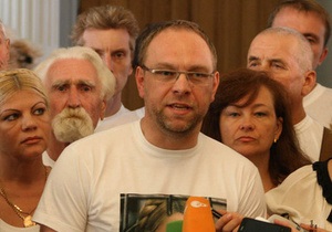 Власенко: Тимошенко хотят выбросить из больницы