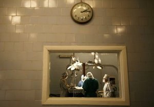 Дело трансплантологов: Ожидающие операции пациенты шокированы арестом хирурга