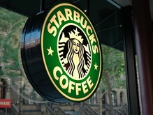Starbucks оштрафовали на $100 млн за недоплаченные чаевые