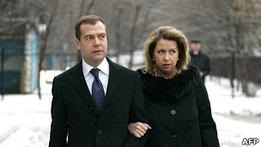 Президент Медведев за год заработал больше трех млн рублей
