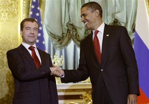 Обама и Медведев готовы говорить о конкретной дате подписания Договора по СНВ