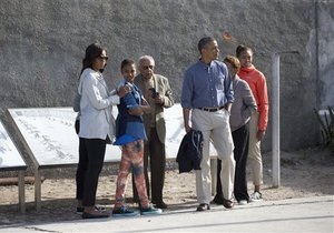 Новости США - Барак Обама - состояние Манделы: Обама посетил тюрьму, в которой Мандела провел 18 лет