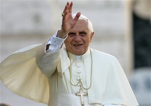 Папа Римский Бенедикт XVI прибыл с двухдневным визитом в Испанию