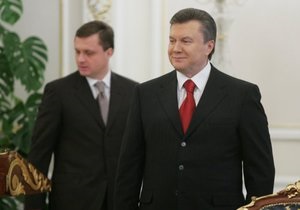 Левочкин о Бандере: Янукович уважает право каждого чтить тех героев, каких желает
