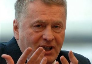 Жириновский предлагает разрешить россиянам приходить на работу в шортах