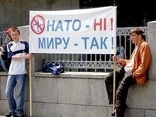 Опрос: Большинство украинцев против вступления Украины в НАТО