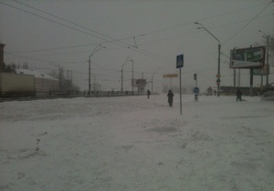 Непогода в Украине - На борьбу со снежной стихией в Украине вышли 14 тыс милиционеров, в областях созданы оперативные штабы