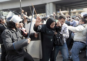Первые данные о жертвах сегодняшних беспорядков в Каире: сотни раненых, есть погибшие