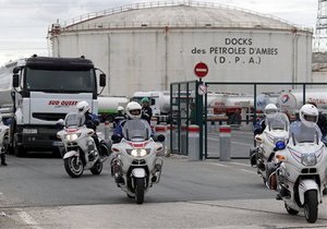 Протесты во Франции: без топлива могут остаться аэропорты Марселя, Ниццы и Лиона