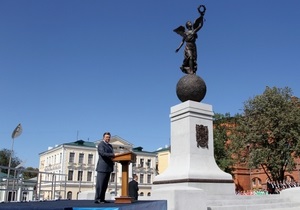 Янукович в Харькове открыл  крылатый  Монумент Независимости