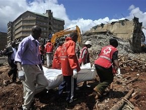 Обрушение здания в Кении: оставшиеся под завалами звонят родным