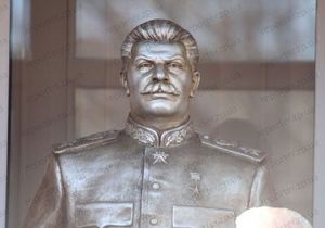 Мэр Запорожья поручил проверить законность установки памятника Сталину