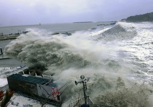 В Японии из-за тайфуна эвакуированы четыре тысячи человек. Без электричества остались более 300 тысяч домов