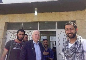 Сенатор-республиканец Джон Маккейн встретился с лидерами сирийских повстанцев