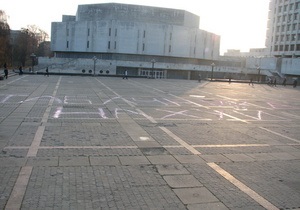 На Площади знаний КПИ появилась огромная оскорбительная надпись в адрес Табачника