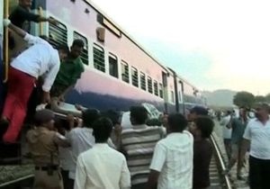 В Индии столкнулись два поезда: есть жертвы