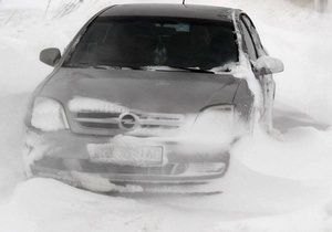 Американец, которого завалило снегом в машине, выжил благодаря замерзшему пиву