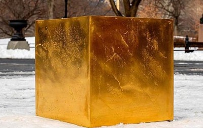У парку Нью-Йорка з явився куб із чистого золота