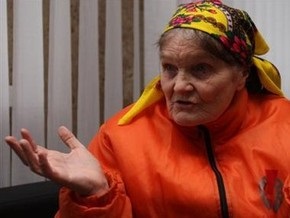 Баба Параска нашла выход из кризиса и перестала считать Януковича бандитом