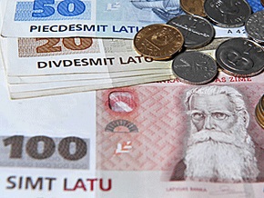 Латвия понизила пенсии и социальные выплаты