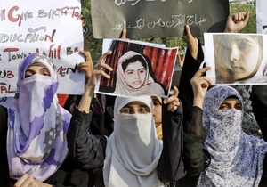 Власти Пакистана обещают $105 тысяч за помощь в поимке талибов, стрелявших в девочку