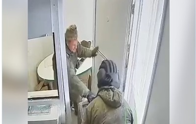 Російські військові пограбували банк під Херсоном