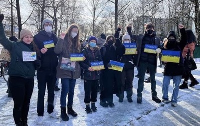Грета Тунберг протестовала под посольством России