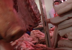 Двое украинцев пытались пронести из России семь мешков сала