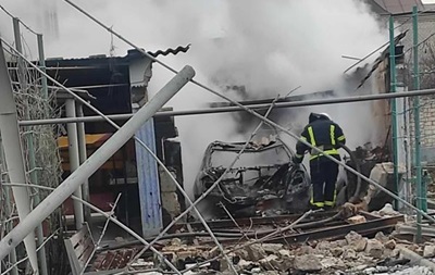 Війська РФ обстріляли житлові будинки та склад у Миколаєві: є жертви