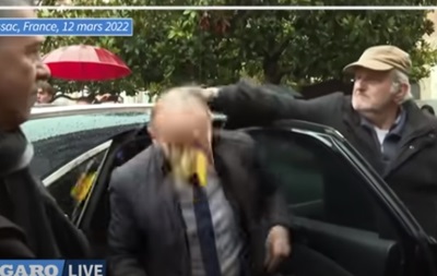 Пророссийскому кандидату в президенты Франции разбили яйцо об голову
