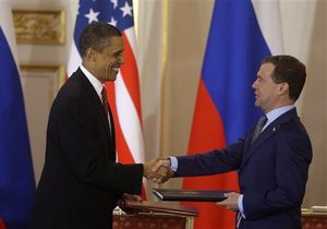 Медведев завершил ратификацию договора по СНВ