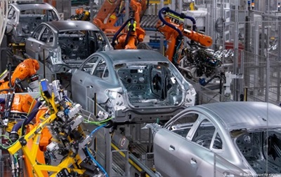 Заводи BMW та Volkswagen зупиняють роботу через війну в Україні