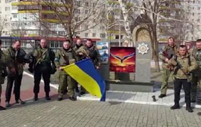Погибших в войне с РФ в Украине впервые почтили минутой молчания