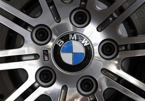 Кабмин уволил руководителя госпредприятия, который собирался купить BMW X5