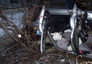 В Одесской области BMW врезался в дерево, есть жертвы