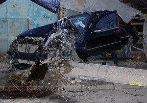 Сотрудники киевской автомойки разбили Mercedes клиента