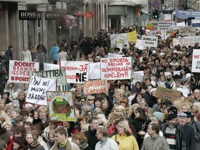 В Риге митингуют более 10 тысяч педагогов