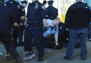 Автошоу в Нью-Йорке закончилось массовыми беспорядками: четверо пострадавших, десятки арестованных