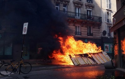 У Парижі першотравнева демонстрація завершилася погромами