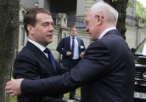 Медведев предложил Азарову обсудить членство Украины в Таможенном союзе