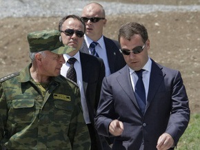 Медведев сообщил об успешном запуске стратегической ракеты с подводной лодки