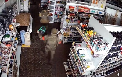 СБУ показала видео  штурма  оккупантами магазина