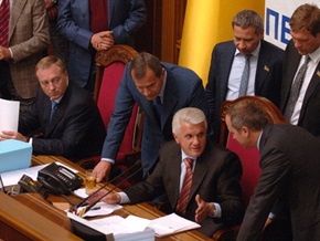 Литвин просит Партию регионов заплатить за сломанный микрофон