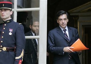 Во Франции оба кандидата на пост лидера главной оппозиционной партии заявили о своей победе