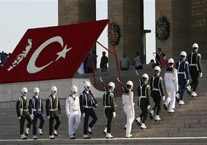 В Турции продолжаются аресты военных по обвинению в подготовке переворота