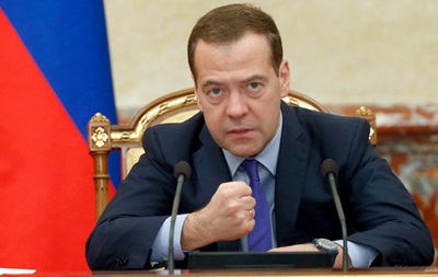 Медведєв заявив, що санкції можуть стати приводом для війни