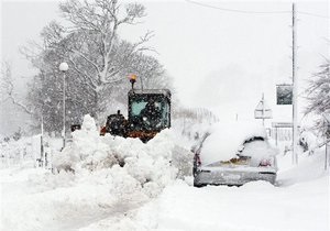 Британию накрыли сильные снегопады: около 30 тысяч домов остались без света