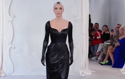 Ким Кардашьян дебютировала на показе новой коллекции Balenciaga