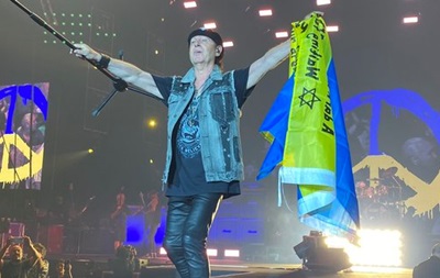 Scorpions на концерте подняли флаг Украины